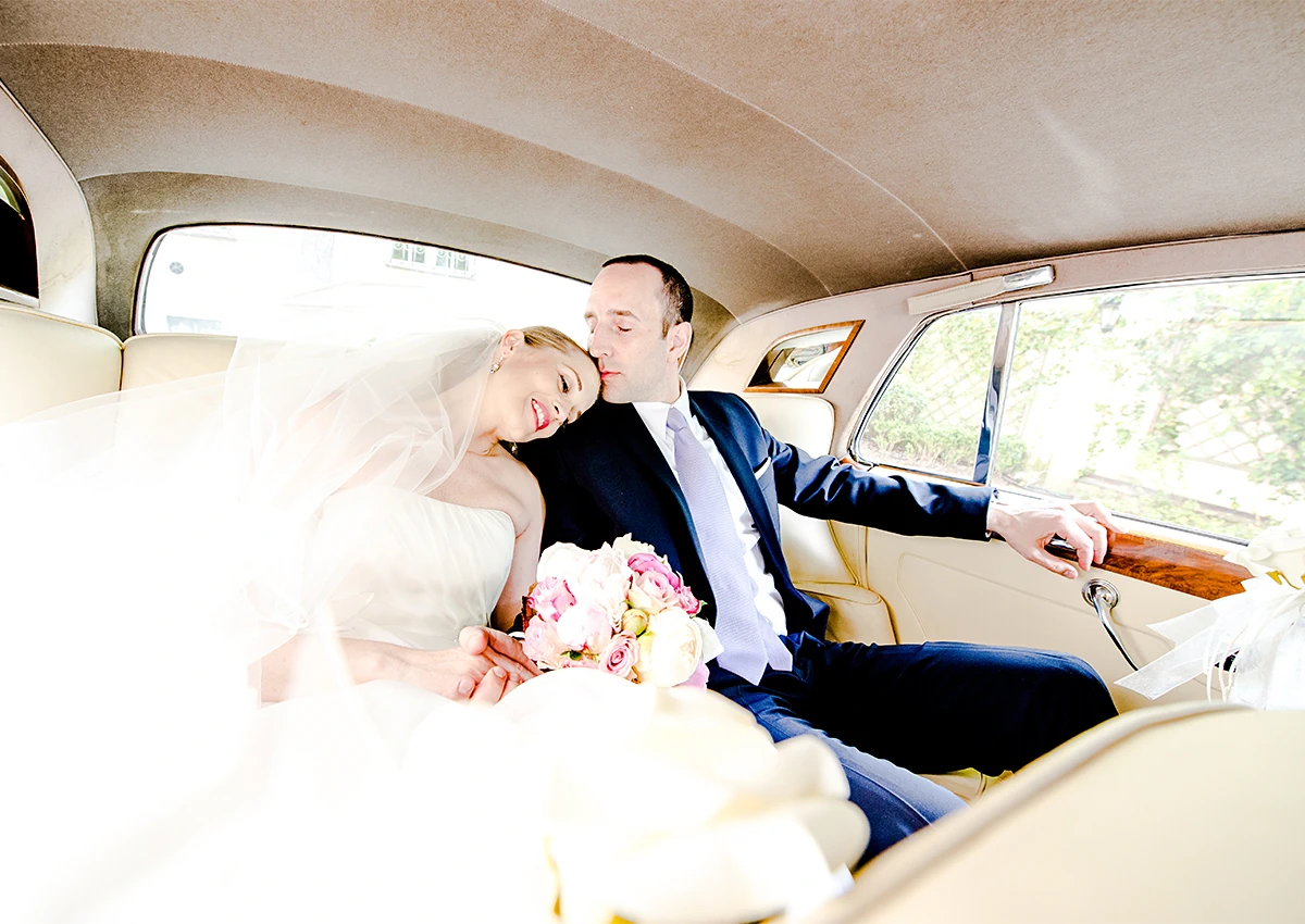 Hochzeitsfotografie Hochzeitsportraits Schlosshotel Grunewald Brautpaar Im Auto Edel Berlin